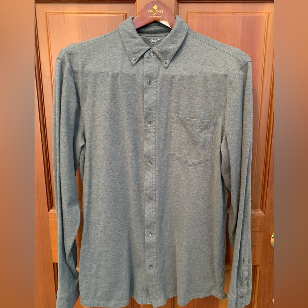 Mens gray Gap long-sleeve button-down shirt Size XL 100% cotton, soft, Like New